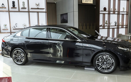 BMW 5 серия, 2025 год, 8 016 220 рублей, 5 фотография
