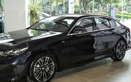 BMW 5 серия, 2025 год, 8 016 220 рублей, 10 фотография