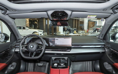 BMW 5 серия, 2025 год, 8 016 220 рублей, 11 фотография