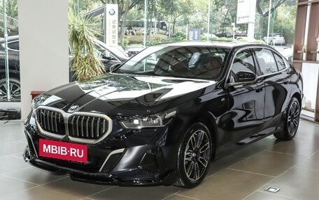 BMW 5 серия, 2025 год, 8 016 220 рублей, 2 фотография