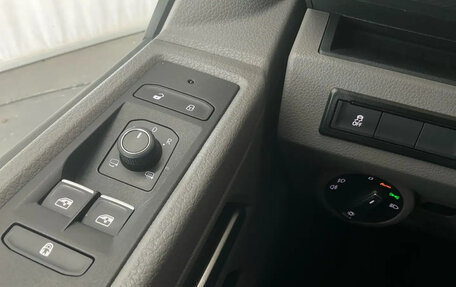 Volkswagen Caravelle T6 рестайлинг, 2022 год, 4 911 000 рублей, 2 фотография