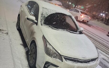 KIA Rio IV, 2017 год, 880 000 рублей, 1 фотография