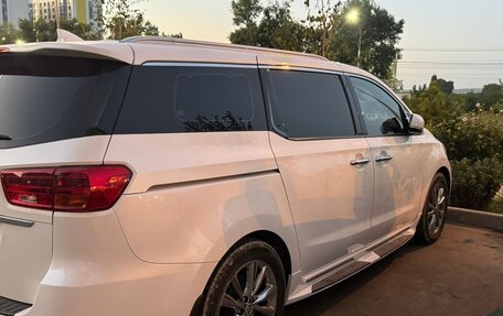 KIA Carnival III, 2019 год, 3 300 000 рублей, 3 фотография