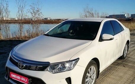 Toyota Camry, 2015 год, 2 300 000 рублей, 10 фотография
