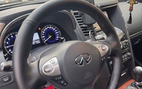 Infiniti QX70, 2017 год, 2 900 000 рублей, 11 фотография