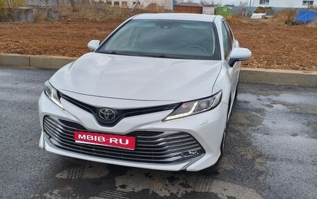 Toyota Camry, 2019 год, 3 000 000 рублей, 1 фотография