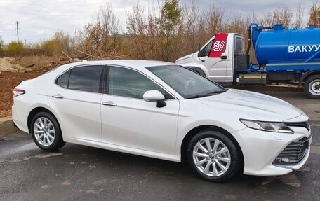 Toyota Camry, 2019 год, 3 000 000 рублей, 2 фотография