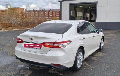 Toyota Camry, 2019 год, 3 000 000 рублей, 5 фотография