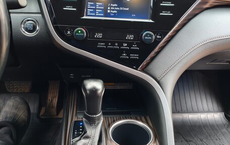 Toyota Camry, 2019 год, 3 000 000 рублей, 18 фотография
