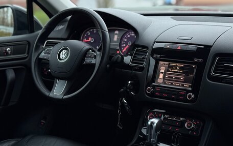 Volkswagen Touareg III, 2011 год, 2 250 000 рублей, 4 фотография