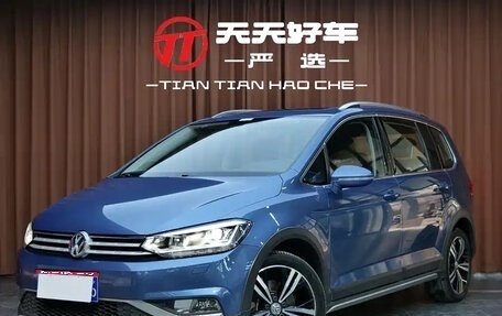 Volkswagen Touran III, 2021 год, 1 676 027 рублей, 1 фотография