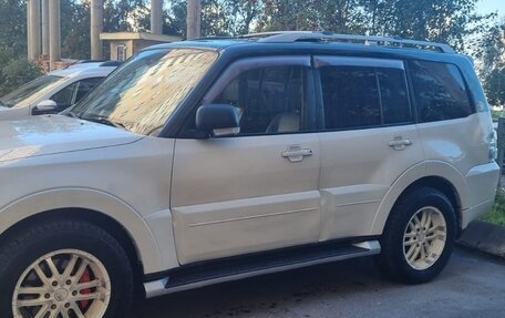 Mitsubishi Pajero IV, 2011 год, 2 200 000 рублей, 4 фотография