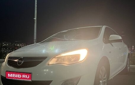 Opel Astra J, 2011 год, 550 000 рублей, 1 фотография