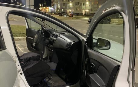 Renault Logan II, 2017 год, 545 000 рублей, 21 фотография