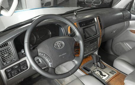 Toyota Land Cruiser 100 рестайлинг 2, 2005 год, 1 810 000 рублей, 3 фотография