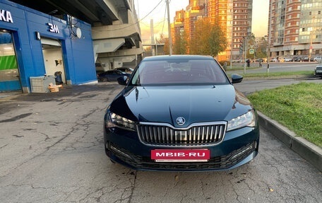 Skoda Superb III рестайлинг, 2021 год, 2 400 000 рублей, 5 фотография