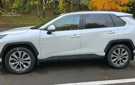 Toyota RAV4, 2021 год, 3 650 000 рублей, 4 фотография