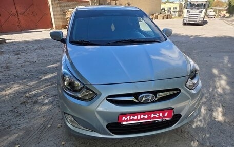 Hyundai Solaris II рестайлинг, 2011 год, 760 000 рублей, 2 фотография