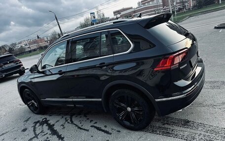 Volkswagen Tiguan II, 2019 год, 2 350 000 рублей, 2 фотография