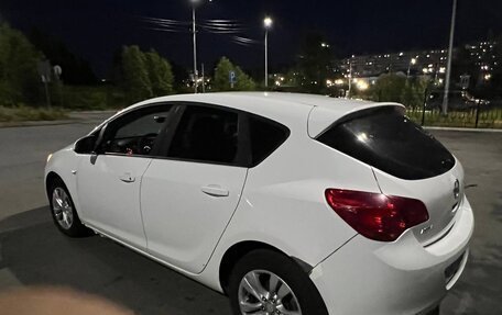 Opel Astra J, 2011 год, 550 000 рублей, 3 фотография