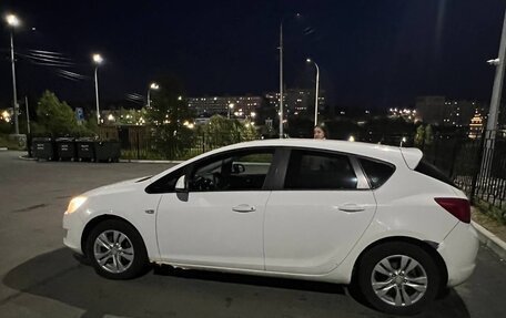 Opel Astra J, 2011 год, 550 000 рублей, 2 фотография