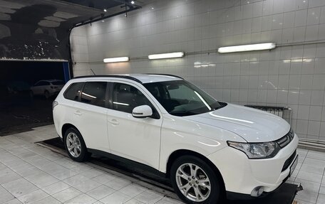 Mitsubishi Outlander III рестайлинг 3, 2012 год, 1 040 000 рублей, 2 фотография