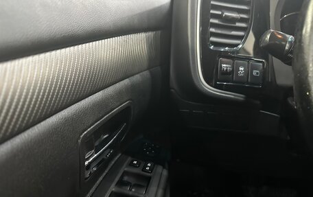 Mitsubishi Outlander III рестайлинг 3, 2012 год, 1 040 000 рублей, 10 фотография