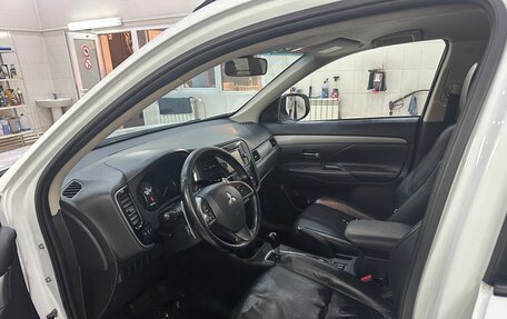 Mitsubishi Outlander III рестайлинг 3, 2012 год, 1 040 000 рублей, 12 фотография