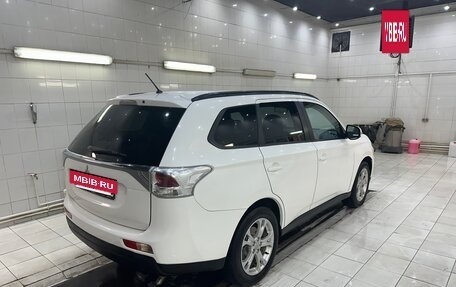 Mitsubishi Outlander III рестайлинг 3, 2012 год, 1 040 000 рублей, 4 фотография