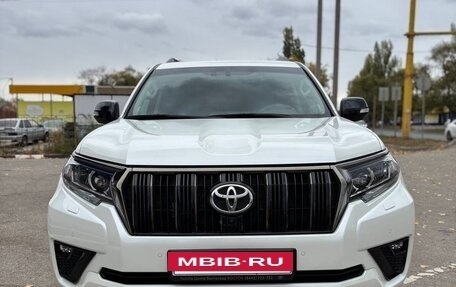 Toyota Land Cruiser Prado 150 рестайлинг 2, 2022 год, 7 499 000 рублей, 2 фотография