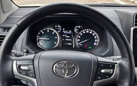 Toyota Land Cruiser Prado 150 рестайлинг 2, 2022 год, 7 499 000 рублей, 12 фотография