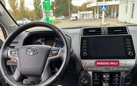 Toyota Land Cruiser Prado 150 рестайлинг 2, 2022 год, 7 499 000 рублей, 13 фотография
