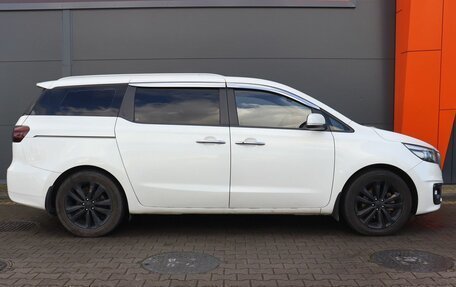 KIA Carnival III, 2016 год, 2 499 000 рублей, 3 фотография