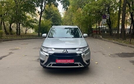 Mitsubishi Outlander III рестайлинг 3, 2018 год, 1 775 000 рублей, 1 фотография