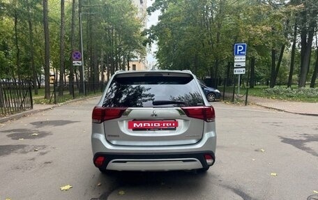 Mitsubishi Outlander III рестайлинг 3, 2018 год, 1 775 000 рублей, 3 фотография