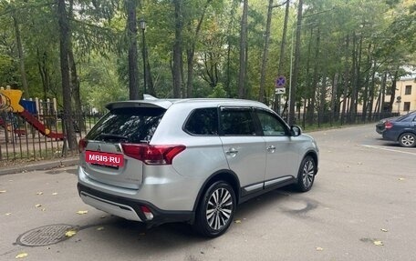 Mitsubishi Outlander III рестайлинг 3, 2018 год, 1 775 000 рублей, 5 фотография