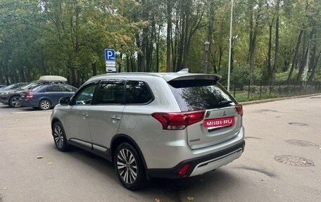 Mitsubishi Outlander III рестайлинг 3, 2018 год, 1 775 000 рублей, 4 фотография
