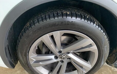 Volkswagen Tiguan II, 2021 год, 3 350 000 рублей, 17 фотография