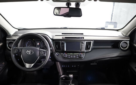 Toyota RAV4, 2018 год, 2 299 000 рублей, 10 фотография