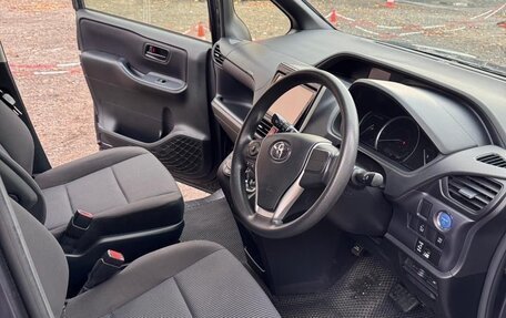 Toyota Voxy III, 2014 год, 2 200 000 рублей, 8 фотография