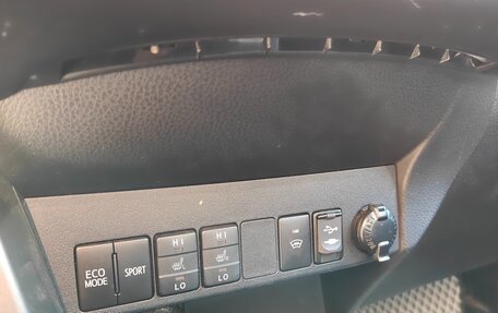 Toyota RAV4, 2018 год, 2 800 000 рублей, 5 фотография