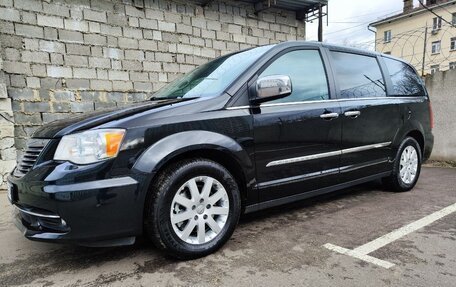 Chrysler Voyager IV, 2015 год, 2 400 000 рублей, 1 фотография