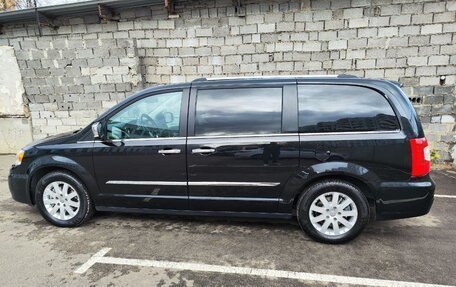 Chrysler Voyager IV, 2015 год, 2 400 000 рублей, 3 фотография