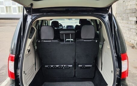 Chrysler Voyager IV, 2015 год, 2 400 000 рублей, 7 фотография