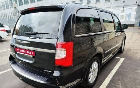 Chrysler Voyager IV, 2015 год, 2 400 000 рублей, 5 фотография