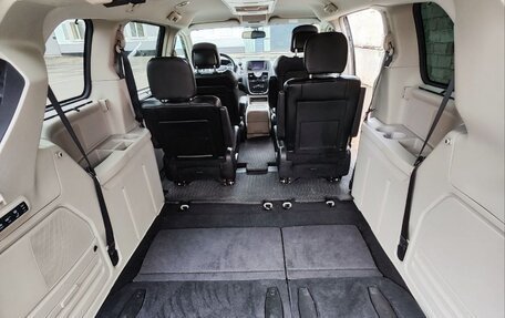 Chrysler Voyager IV, 2015 год, 2 400 000 рублей, 12 фотография