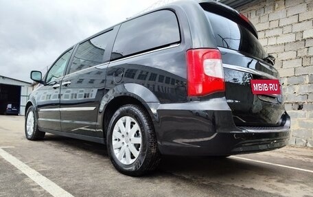 Chrysler Voyager IV, 2015 год, 2 400 000 рублей, 6 фотография