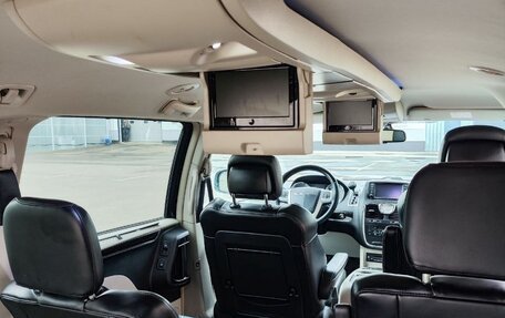 Chrysler Voyager IV, 2015 год, 2 400 000 рублей, 14 фотография