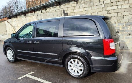 Chrysler Voyager IV, 2015 год, 2 400 000 рублей, 23 фотография