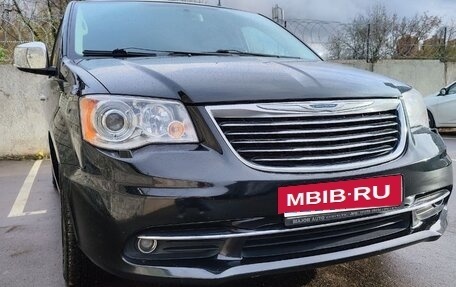 Chrysler Voyager IV, 2015 год, 2 400 000 рублей, 26 фотография